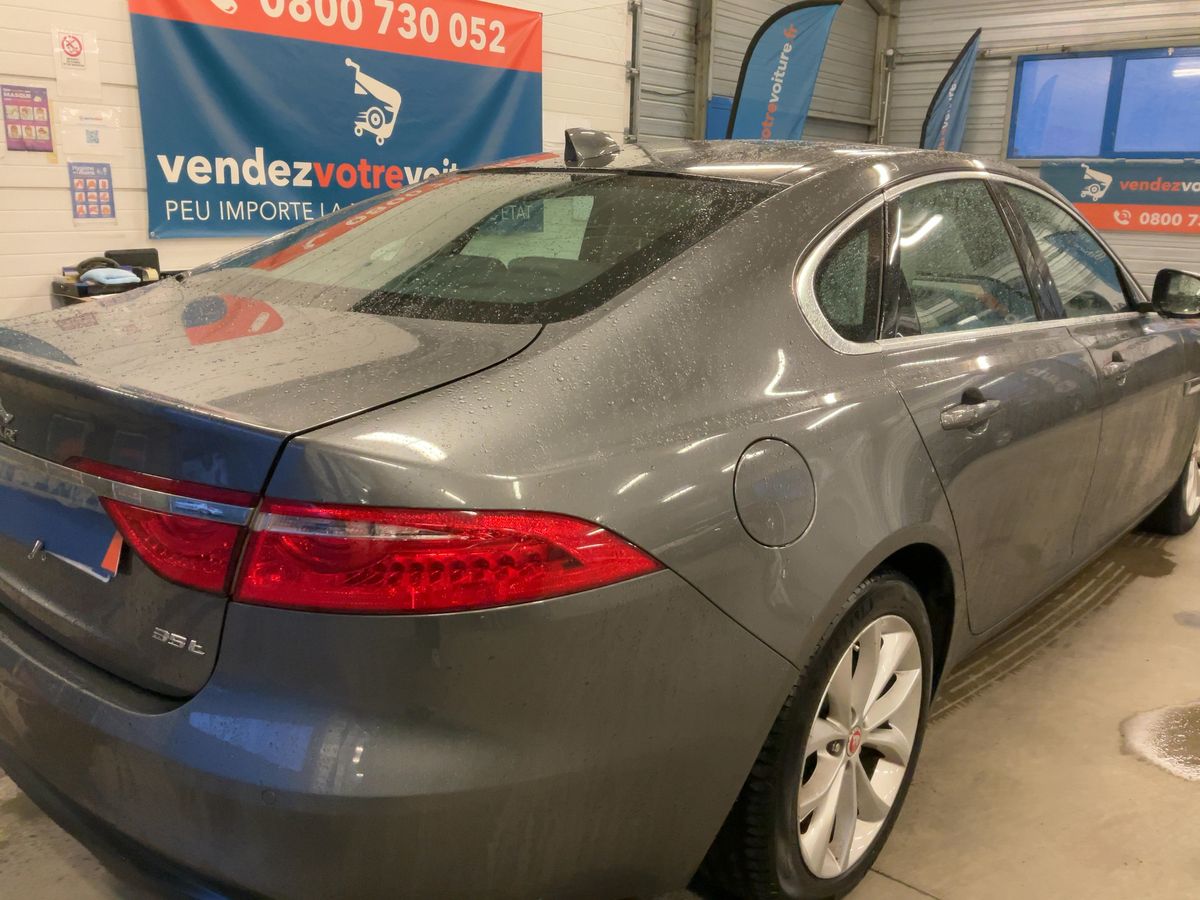 Jaguar XF 2016 — photo 9