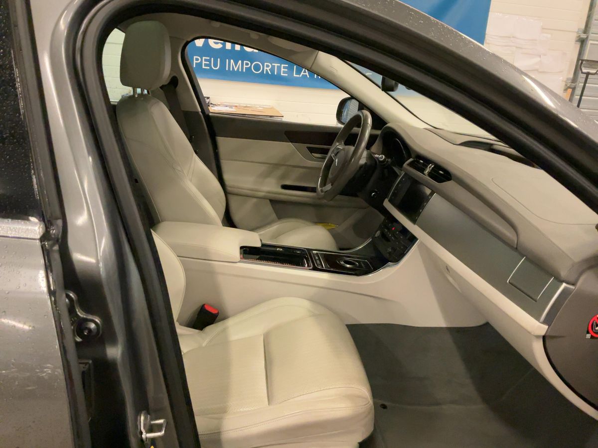 Jaguar XF 2016 — photo 17