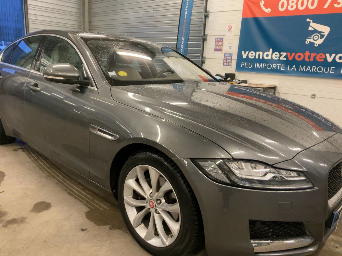 Jaguar XF 2016 — photo 13