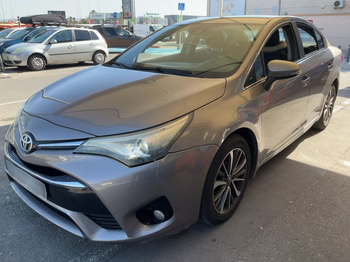 Toyota Avensis 2015 — photo 1