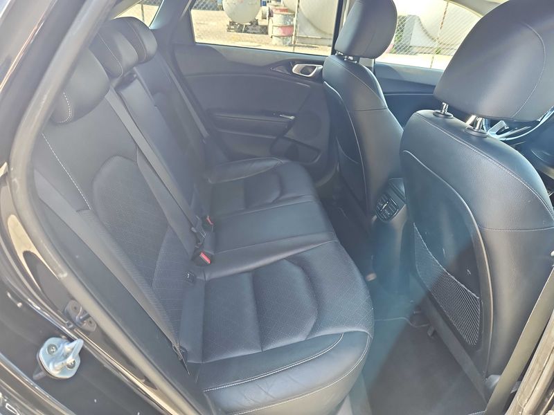 Kia cee'd 1.6 CRDi Platinum — zdjęcie 14