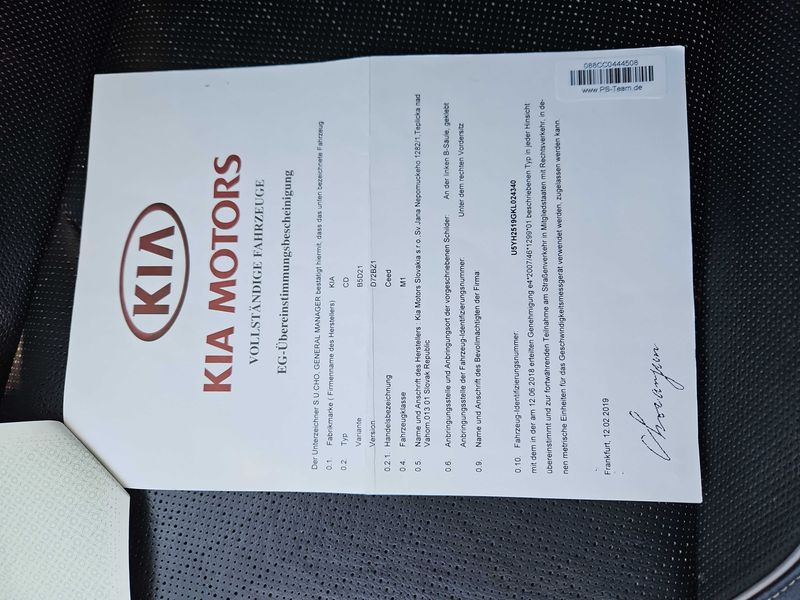 Kia cee'd 1.6 CRDi Platinum — zdjęcie 15