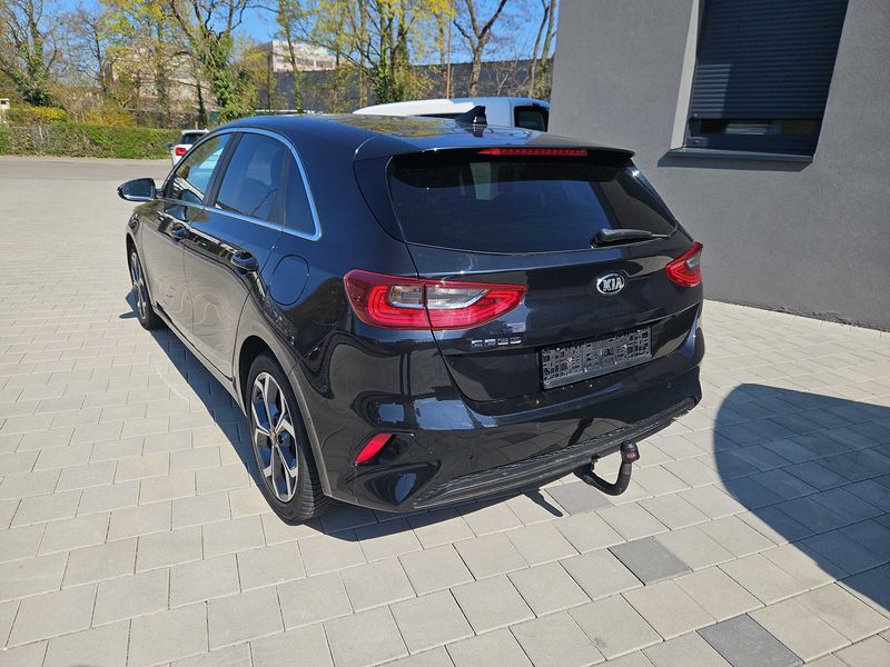 Kia cee'd 1.6 CRDi Platinum — zdjęcie 3