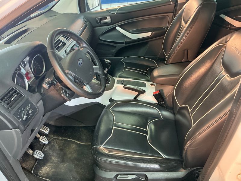 Ford Kuga 2.0 TDCi White Magic — zdjęcie 3