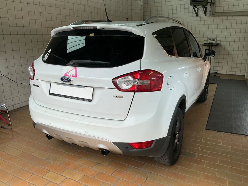 Ford Kuga 2.0 TDCi White Magic — zdjęcie 2