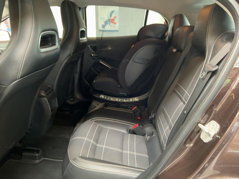 Mercedes-Benz GLA-Klasse GLA 200 d Urban — zdjęcie 14