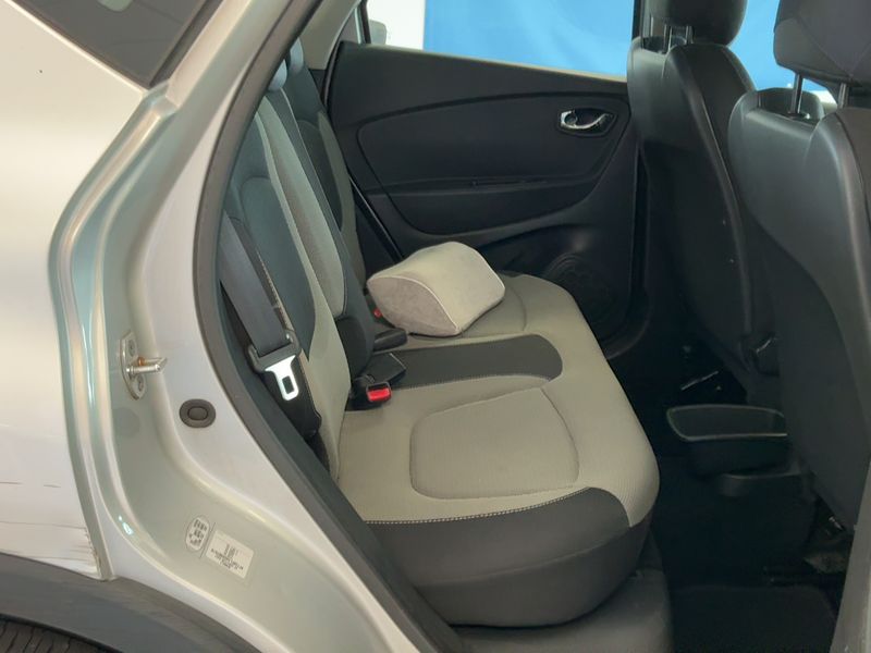 Renault Captur 1.5 dCi Energy Business Eco2 — zdjęcie 14