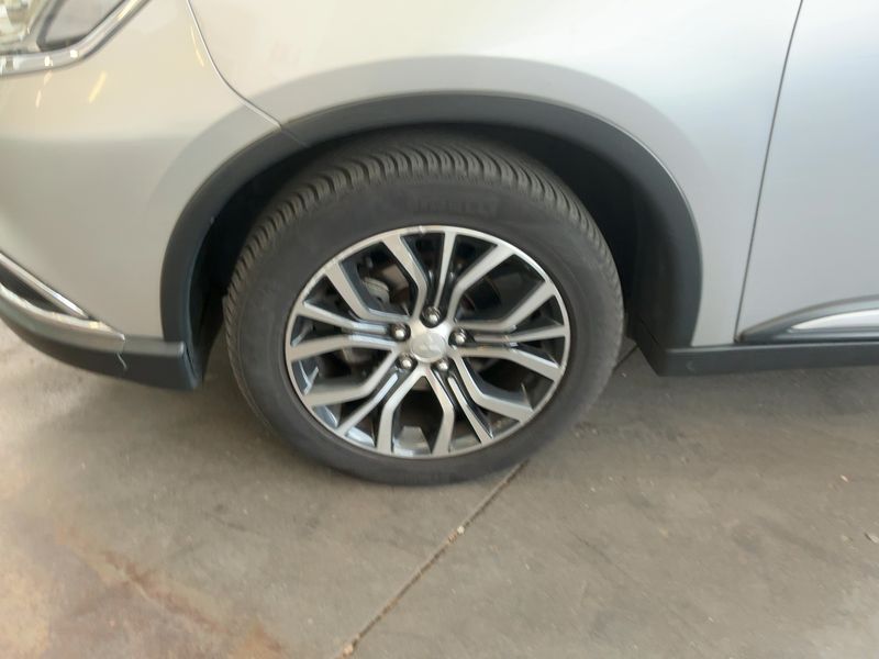 Mitsubishi Outlander 2.2 DI-D Motion 2WD 2019 – снимка 3