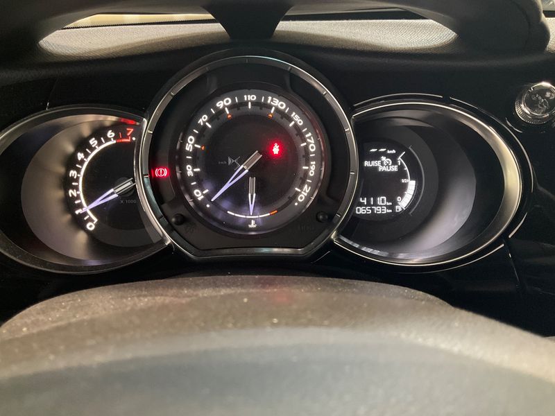 DS Automobiles DS3 1.2 PureTech Chic Connected — zdjęcie 13