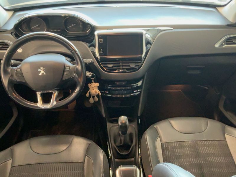 Peugeot 2008 1.2 PureTech Allure — zdjęcie 12