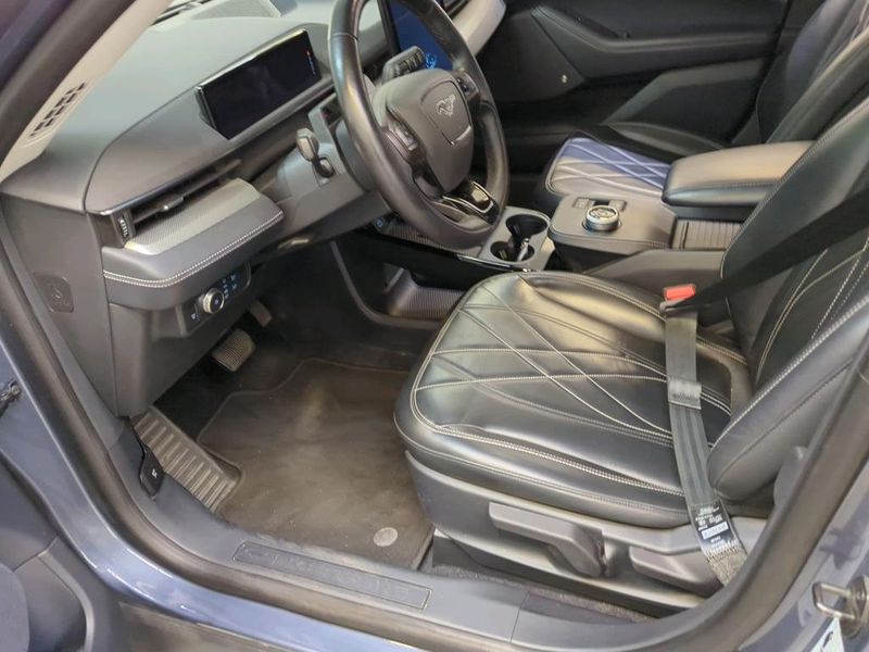 Ford Mustang Mach-E electric drive 198 kW — zdjęcie 25
