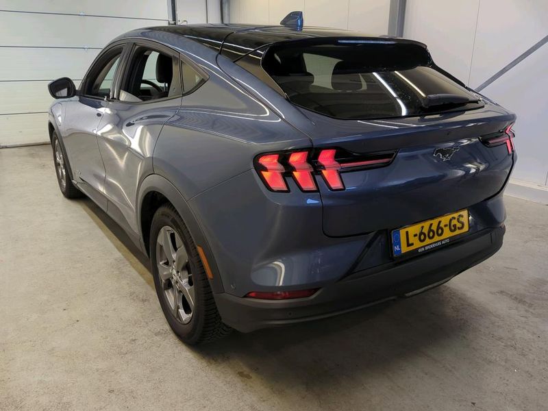Ford Mustang Mach-E electric drive 198 kW — zdjęcie 3