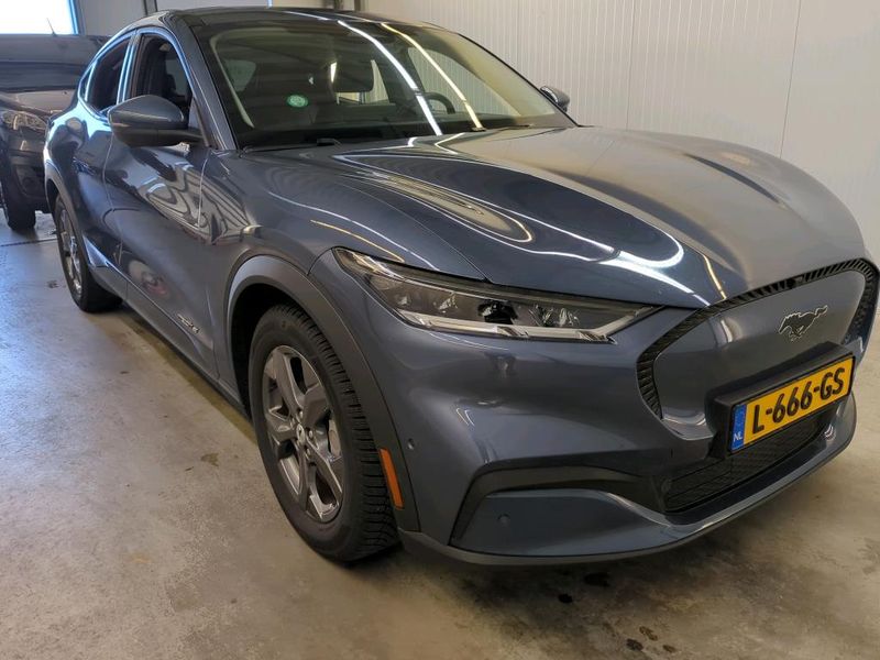 Ford Mustang Mach-E electric drive 198 kW — zdjęcie 2