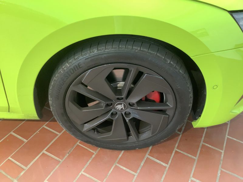 Skoda Octavia 2.0 TSI RS 2025 – снимка 11