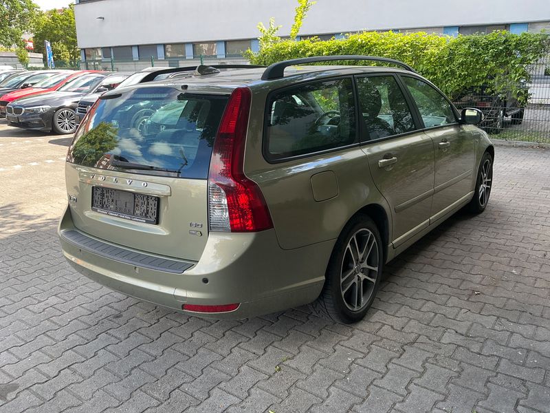 Volvo V50 1.6 DRIVe Momentum — zdjęcie 2