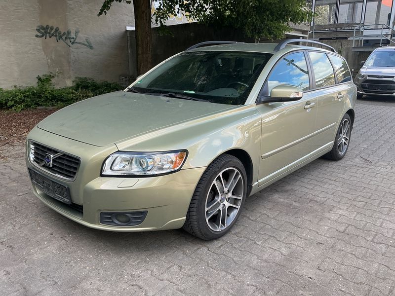 Volvo V50 1.6 DRIVe Momentum — zdjęcie 1