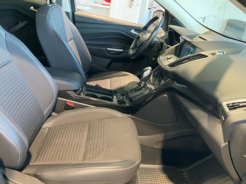 Ford Kuga 2.0 TDCi Titanium — zdjęcie 11