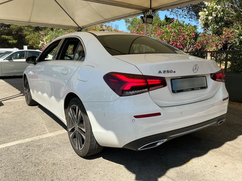 Mercedes-Benz A-Klasse Limousine A 250e Progressive — zdjęcie 3