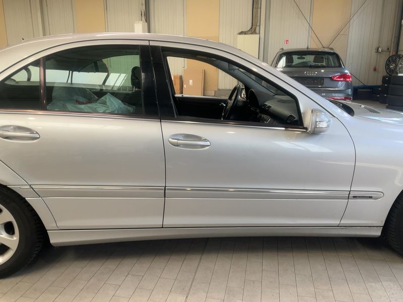 Mercedes-Benz C-Klasse C 180 Kompressor Elegance — zdjęcie 7