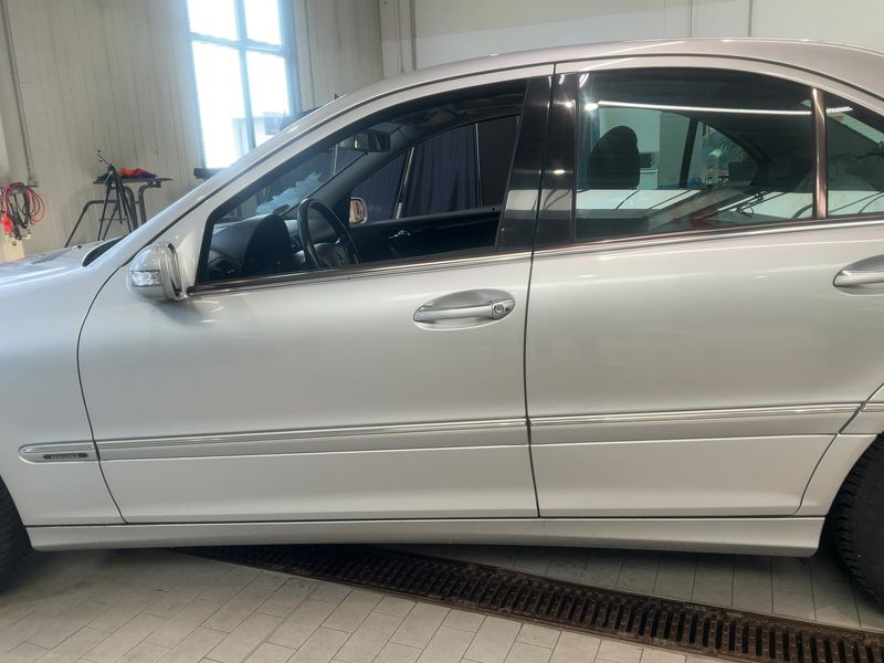 Mercedes-Benz C-Klasse C 180 Kompressor Elegance — zdjęcie 4