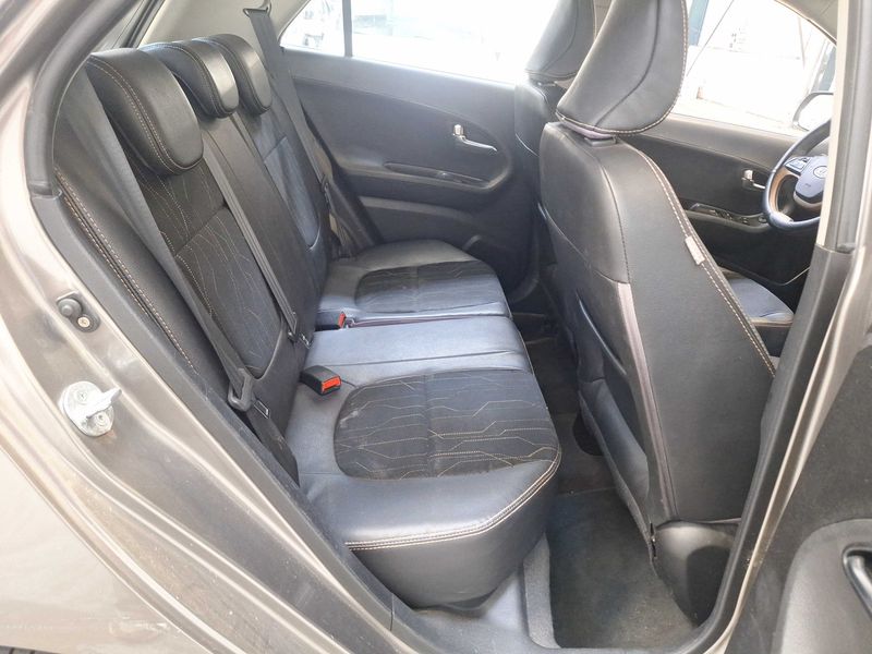 Kia Picanto 1.2 Premium — zdjęcie 13