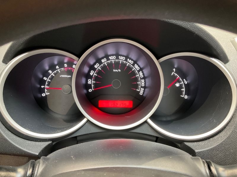 Kia Venga 1.4 CRDi Vision — zdjęcie 4