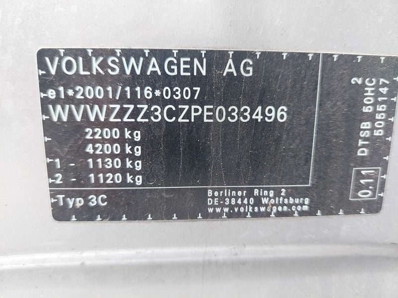 Volkswagen Passat 2.0 TDI Elegance — zdjęcie 16