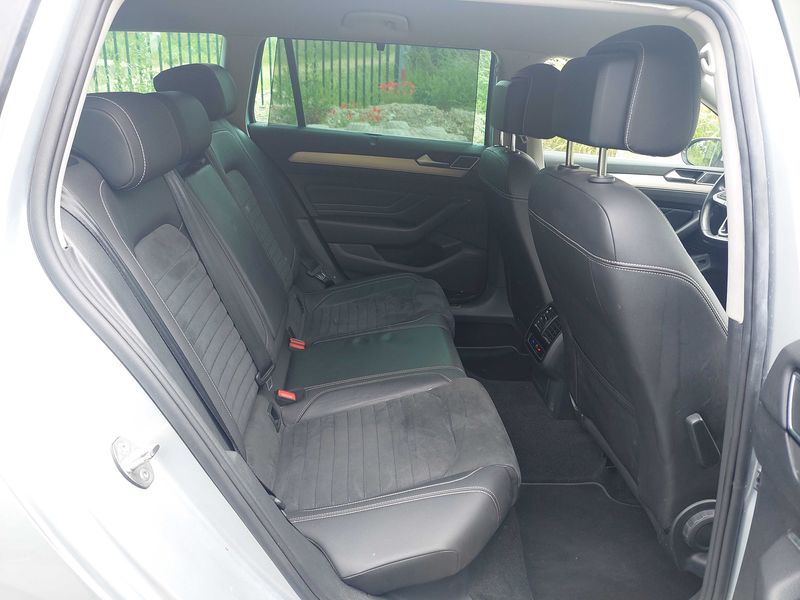 Volkswagen Passat 2.0 TDI Elegance — zdjęcie 14