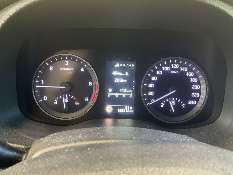 Hyundai Tucson 1.7 CRDi Xpossible ISG 2WD — zdjęcie 13