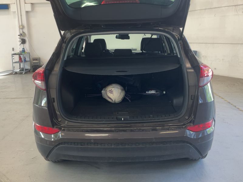 Hyundai Tucson 1.7 CRDi Xpossible ISG 2WD — zdjęcie 10
