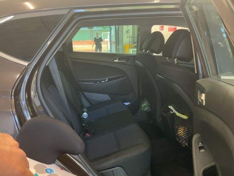 Hyundai Tucson 1.7 CRDi Xpossible ISG 2WD — zdjęcie 14