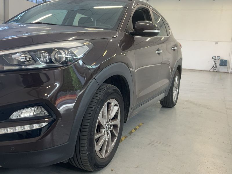 Hyundai Tucson 1.7 CRDi Xpossible ISG 2WD — zdjęcie 2