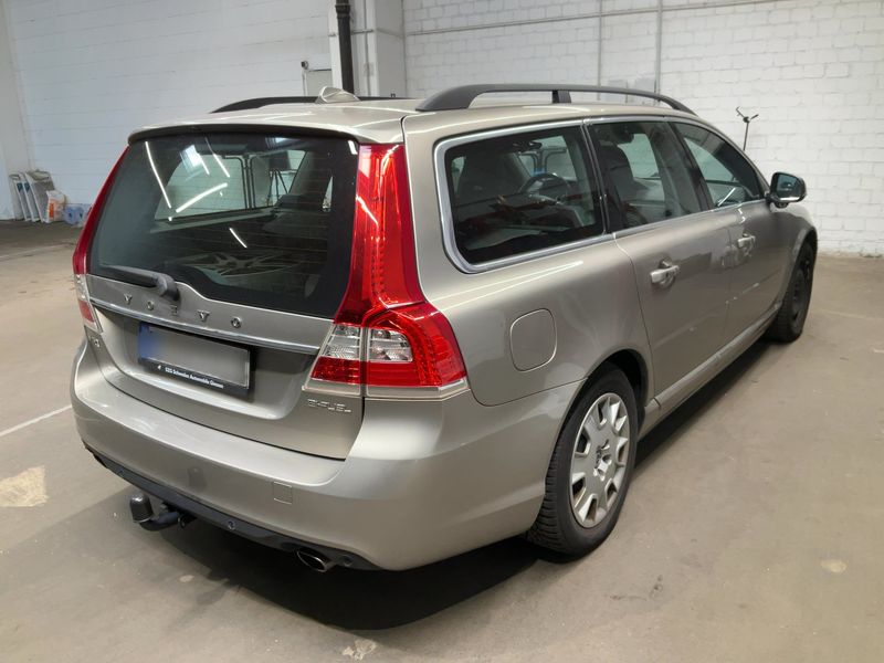 Volvo V70 2.0 T5 Momentum — zdjęcie 6