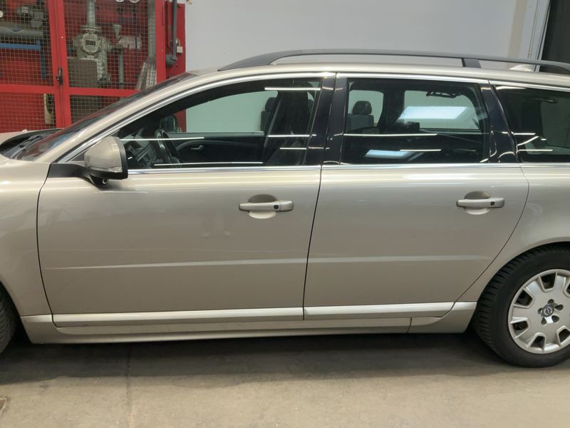 Volvo V70 2.0 T5 Momentum — zdjęcie 4