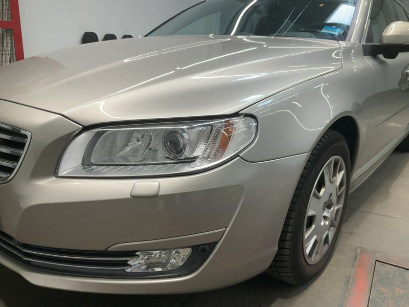 Volvo V70 2.0 T5 Momentum — zdjęcie 2