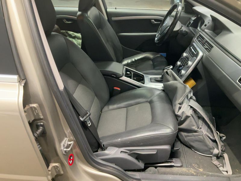 Volvo V70 2.0 T5 Momentum — zdjęcie 11