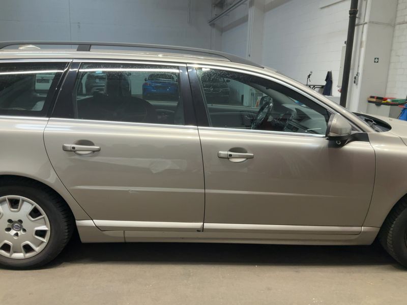 Volvo V70 2.0 T5 Momentum — zdjęcie 7