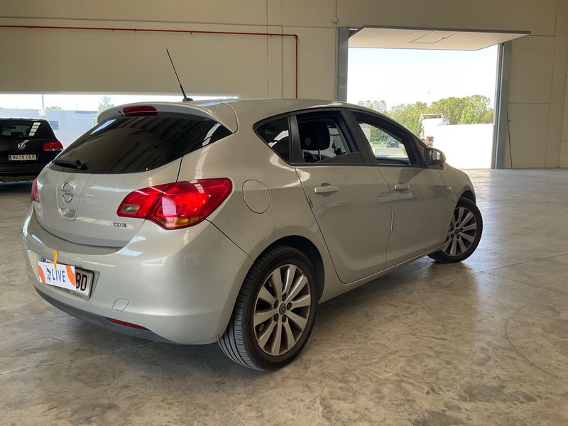 Opel Astra 1.7 CDTI Enjoy 2010 – снимка 2