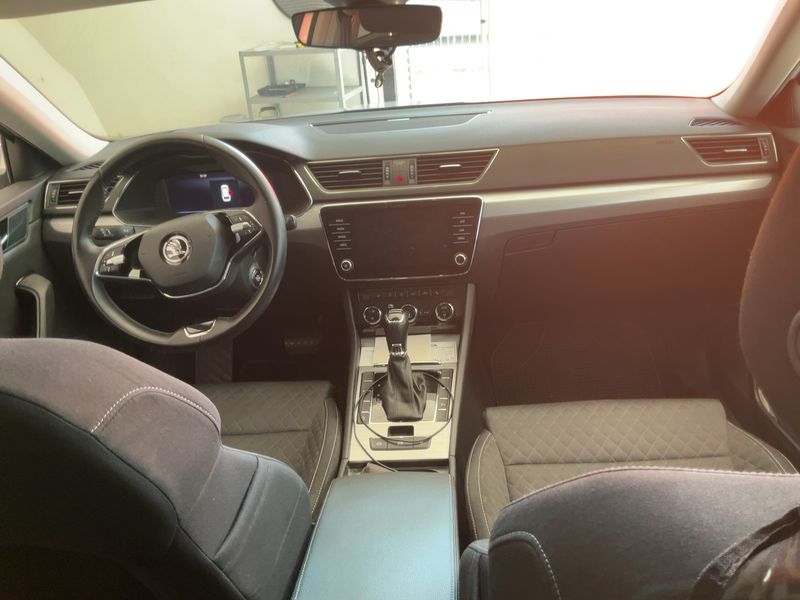 Skoda Superb 2.0 TDI Executive 2023 – снимка 17