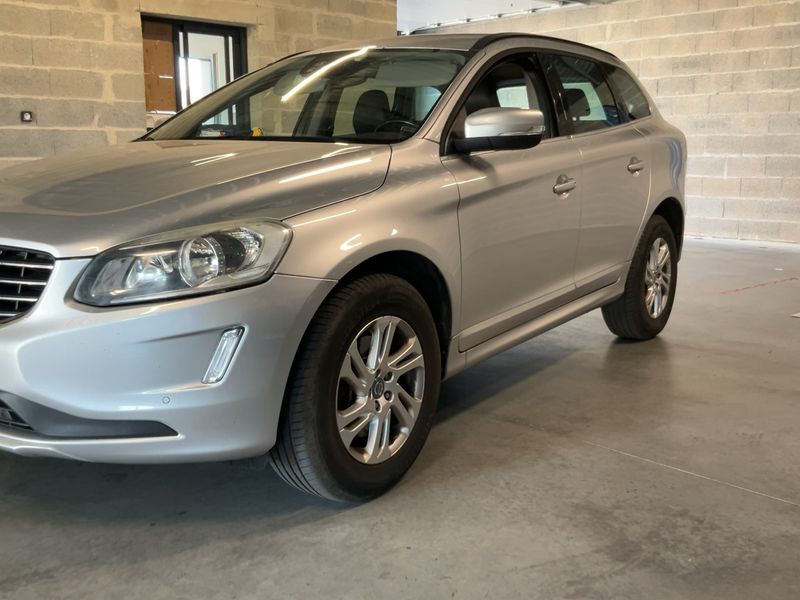 Volvo XC60 2.4 D4 Momentum AWD — zdjęcie 2