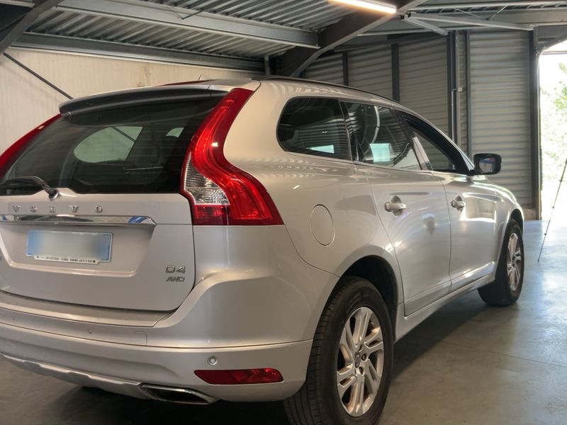 Volvo XC60 2.4 D4 Momentum AWD — zdjęcie 6