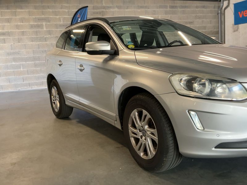 Volvo XC60 2.4 D4 Momentum AWD — zdjęcie 8