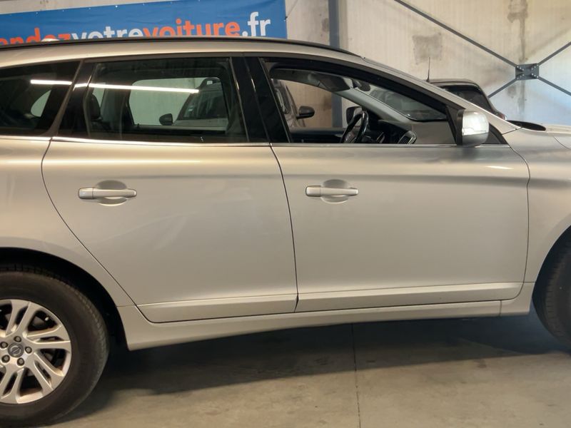 Volvo XC60 2.4 D4 Momentum AWD — zdjęcie 7