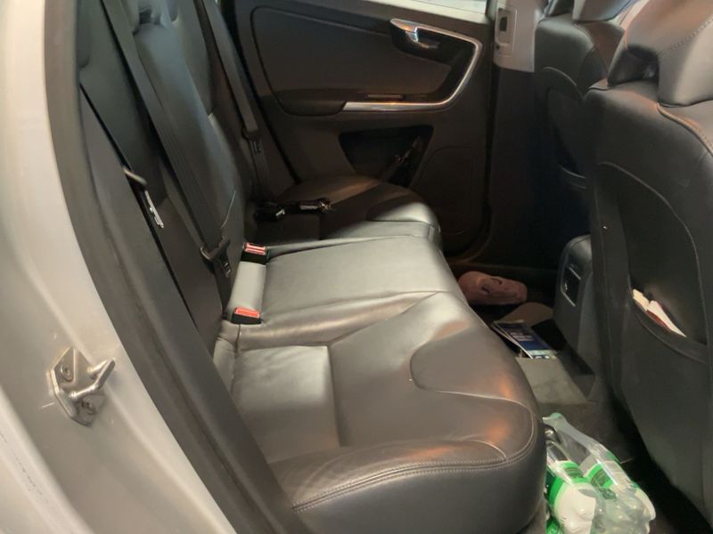 Volvo XC60 2.4 D4 Momentum AWD — zdjęcie 14