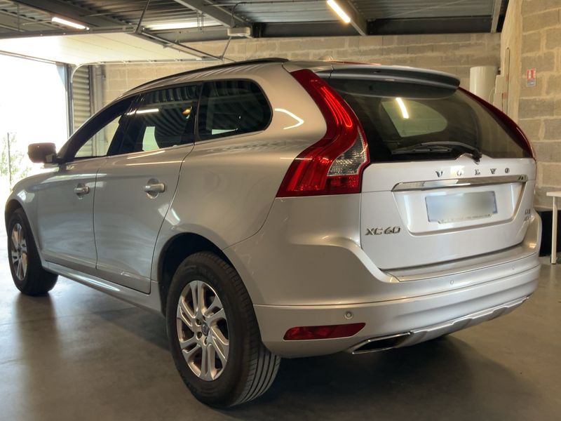 Volvo XC60 2.4 D4 Momentum AWD — zdjęcie 3