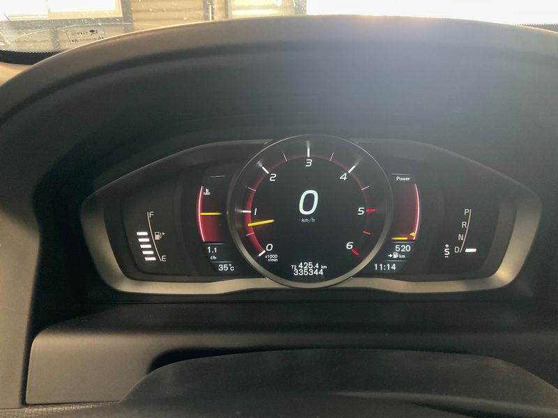 Volvo XC60 2.4 D4 Momentum AWD — zdjęcie 13