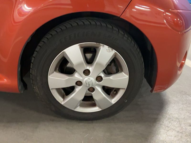 Toyota Aygo 1.0 City 2012 – снимка 11