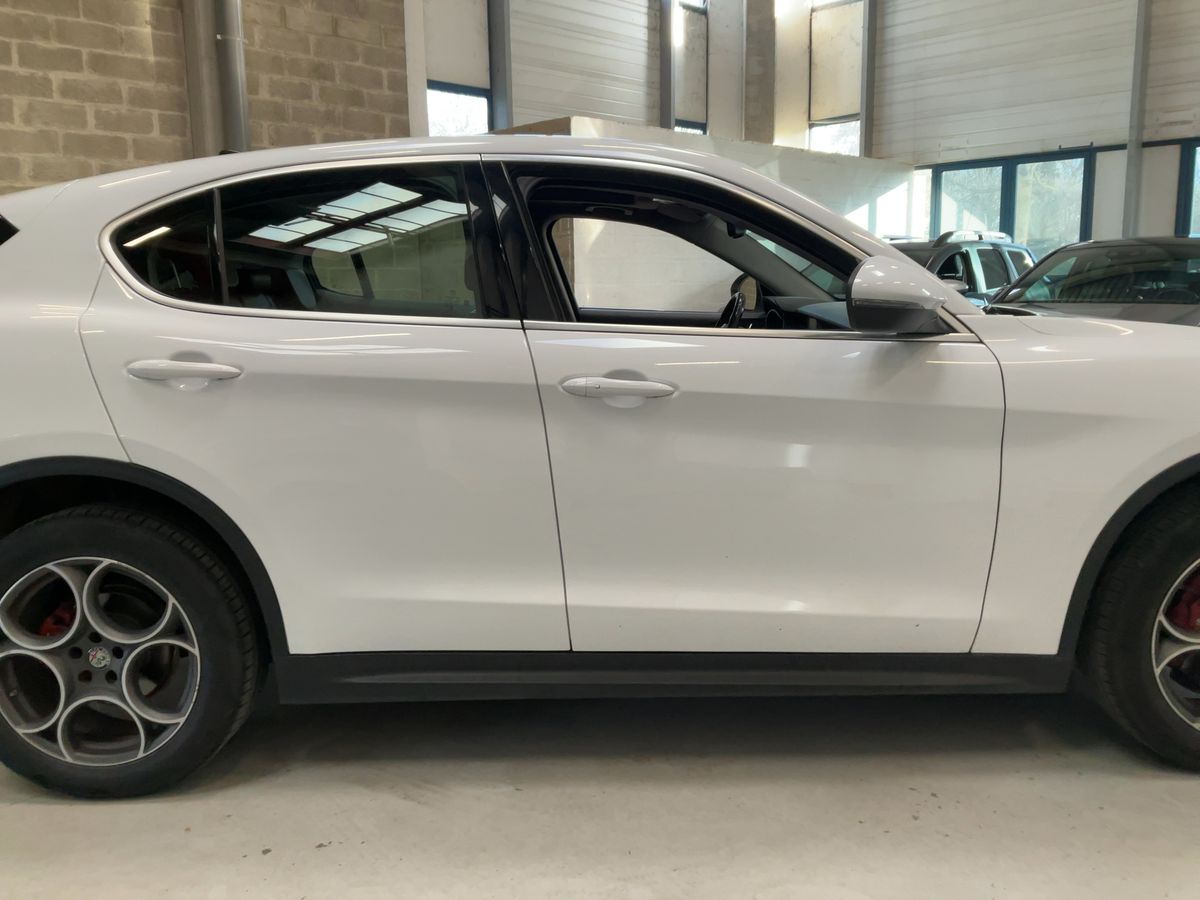 Alfa Romeo 2017 — photo 11