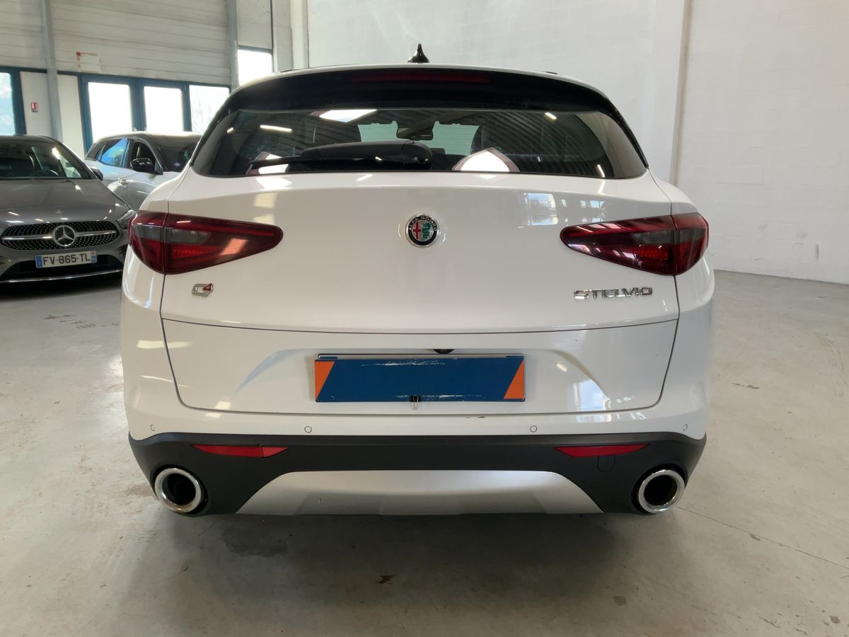 Alfa Romeo 2017 — photo 8