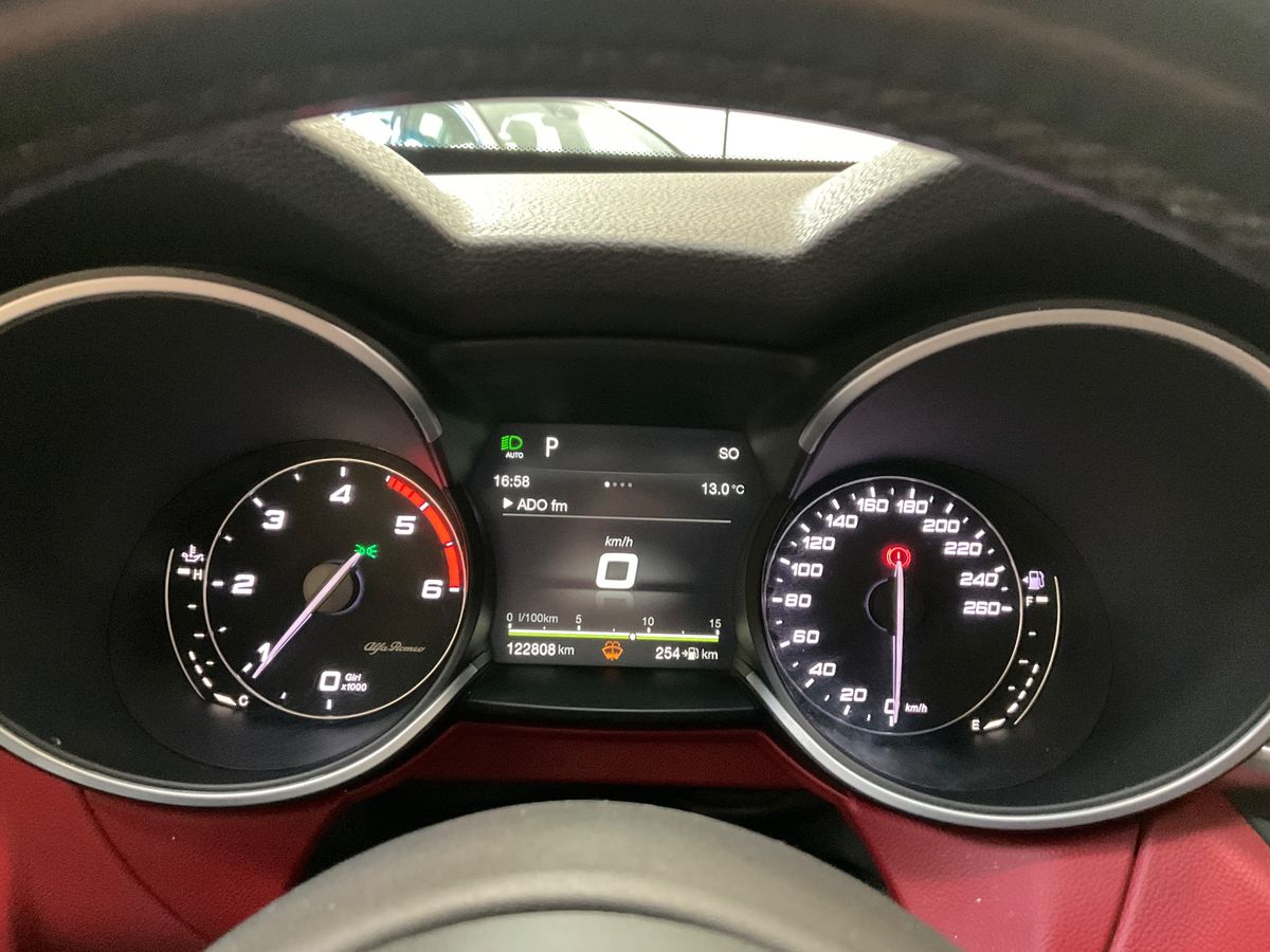 Alfa Romeo 2017 — photo 19